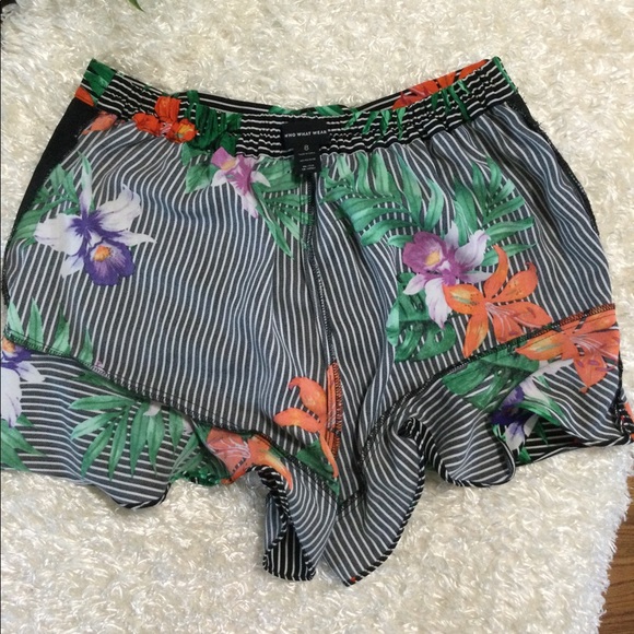 WhoWhatWear Shorts with Flounce 8 - Picture 7 of 8